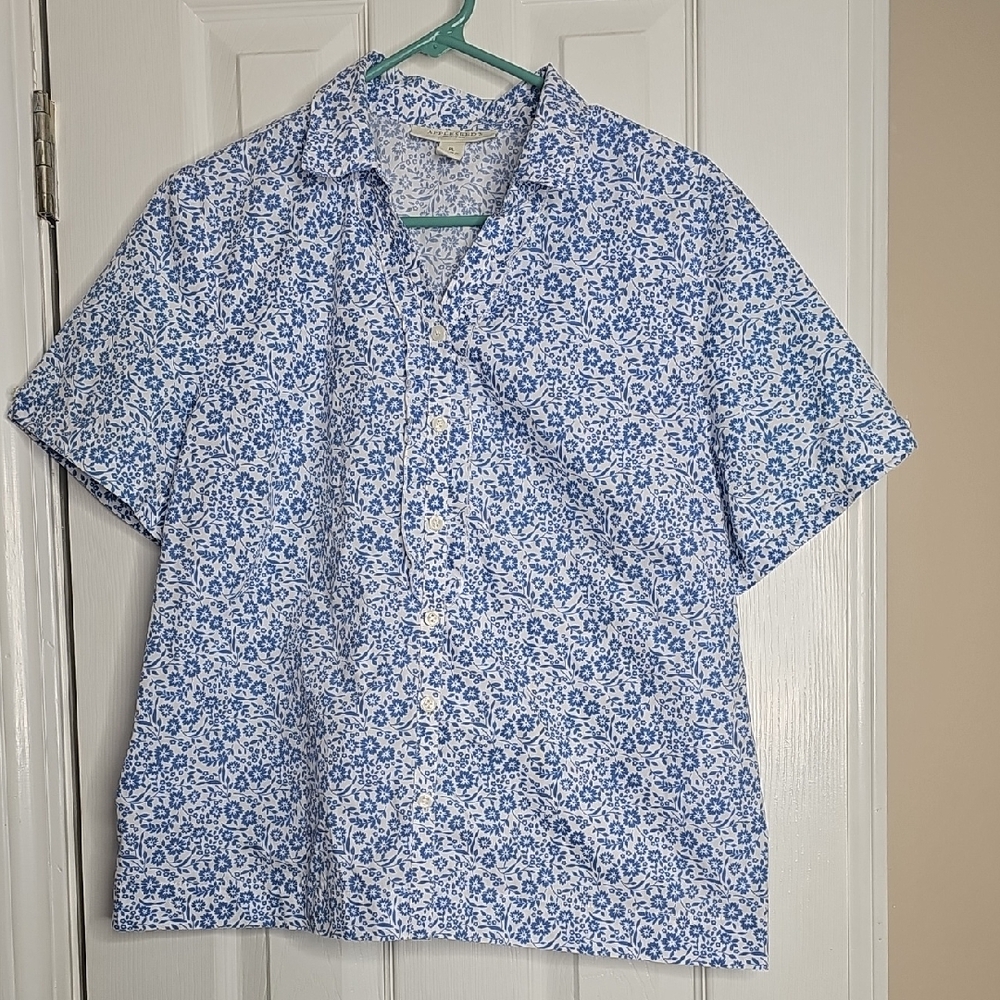 Appleseeds Women's Petite Large Blue & White Short Sleeve Button Up Floral Shirt